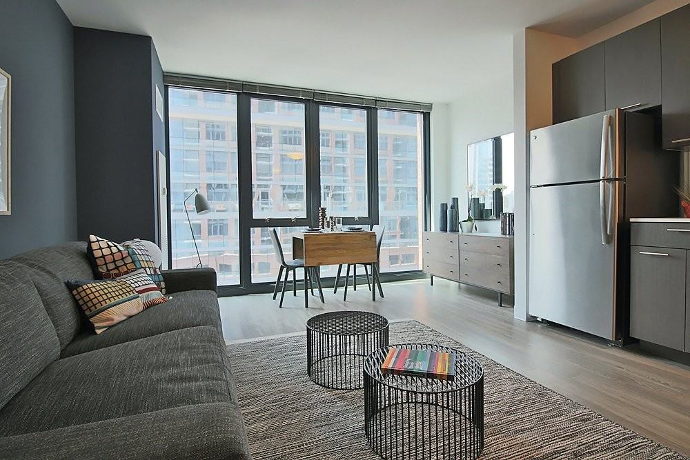 693 N Wells St - Photo 3 of 13