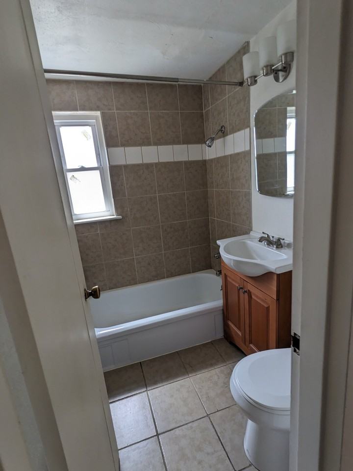 1000 Hartman St #10 - Photo 7 of 13