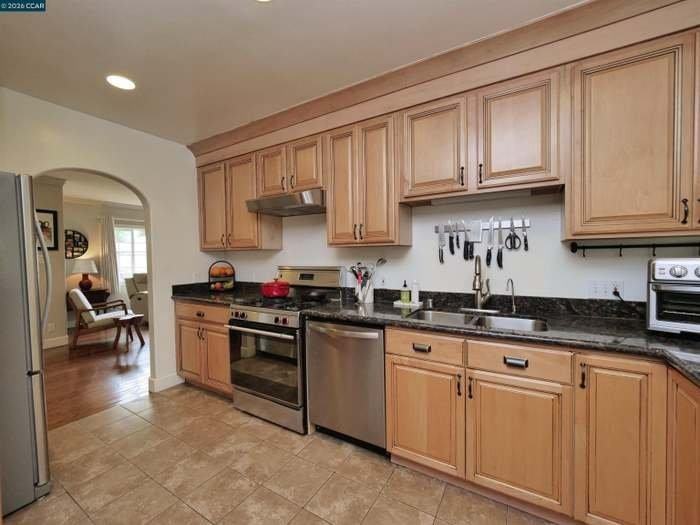 1260 Apple Dr - Photo 2 of 12