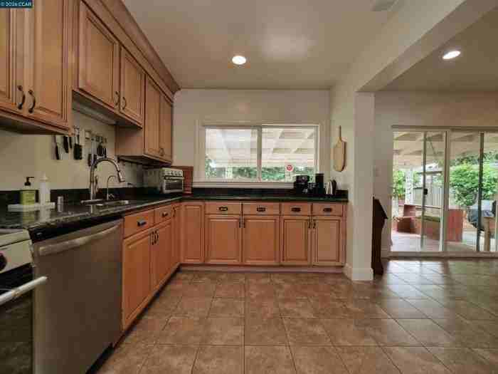 1260 Apple Dr - Photo 3 of 12
