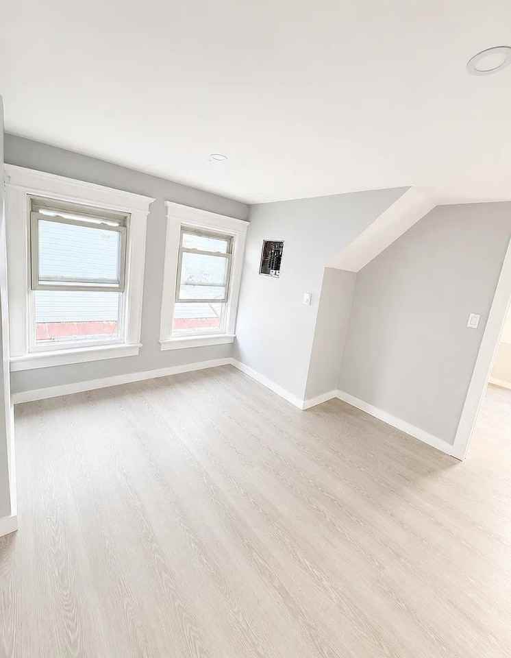 899 S 19th St #3 - Photo 5 of 9