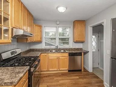 1413 Lake St Ne - Photo 2 of 9