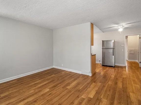1413 Lake St Ne - Photo 3 of 9