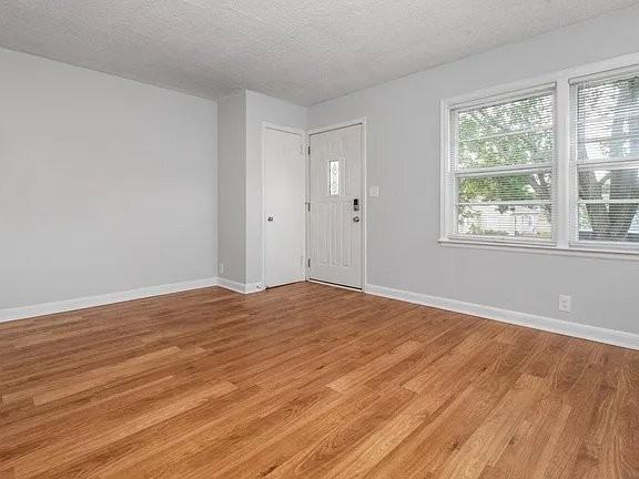 1413 Lake St Ne - Photo 7 of 9