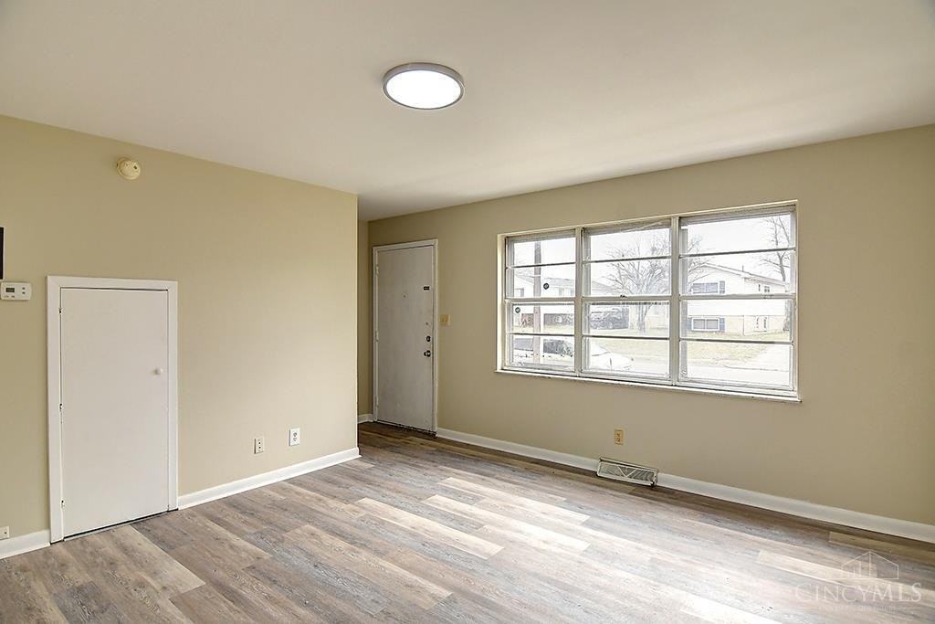 3210 Beatrice Dr - Photo 2 of 10