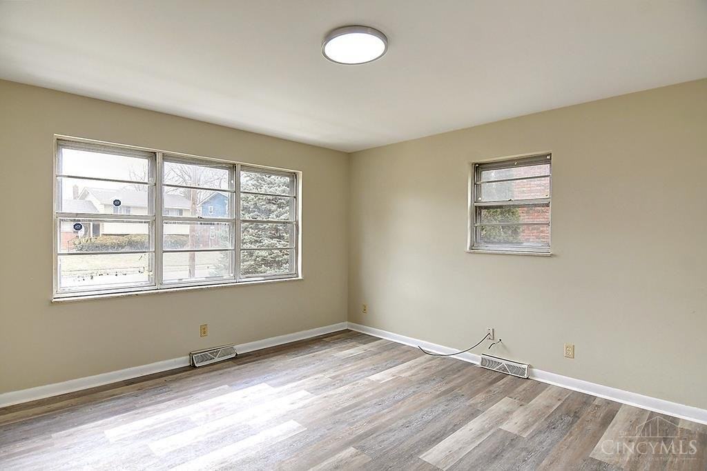 3210 Beatrice Dr - Photo 3 of 10