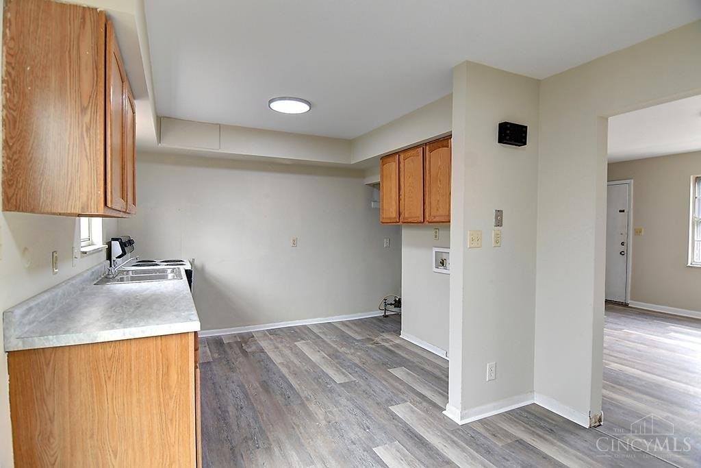 3210 Beatrice Dr - Photo 4 of 10