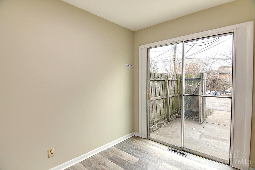 3210 Beatrice Dr - Photo 5 of 10