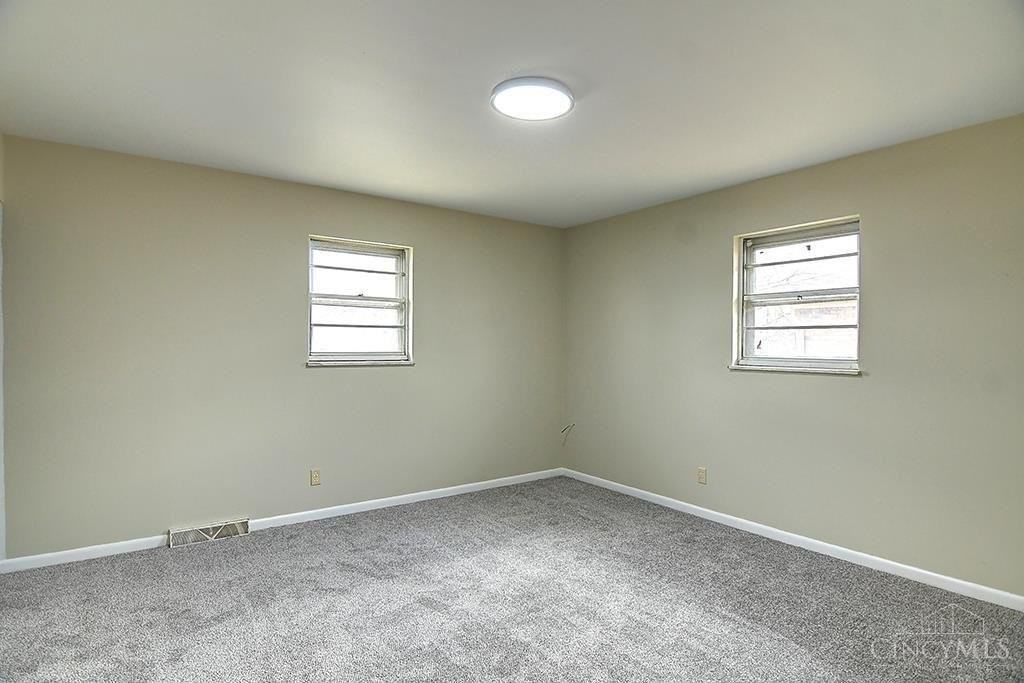 3210 Beatrice Dr - Photo 7 of 10