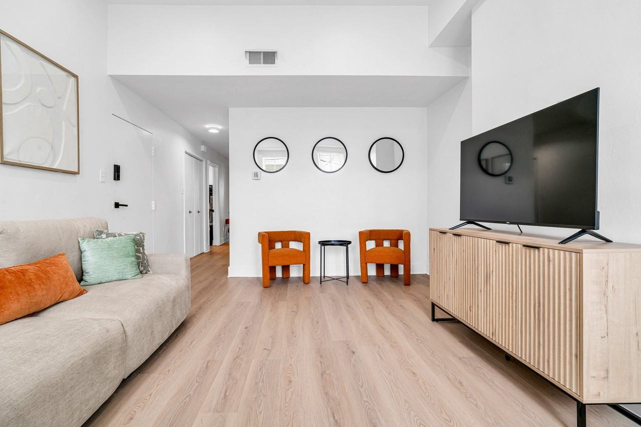 1917 Webster Ave #2 - Photo 4 of 14