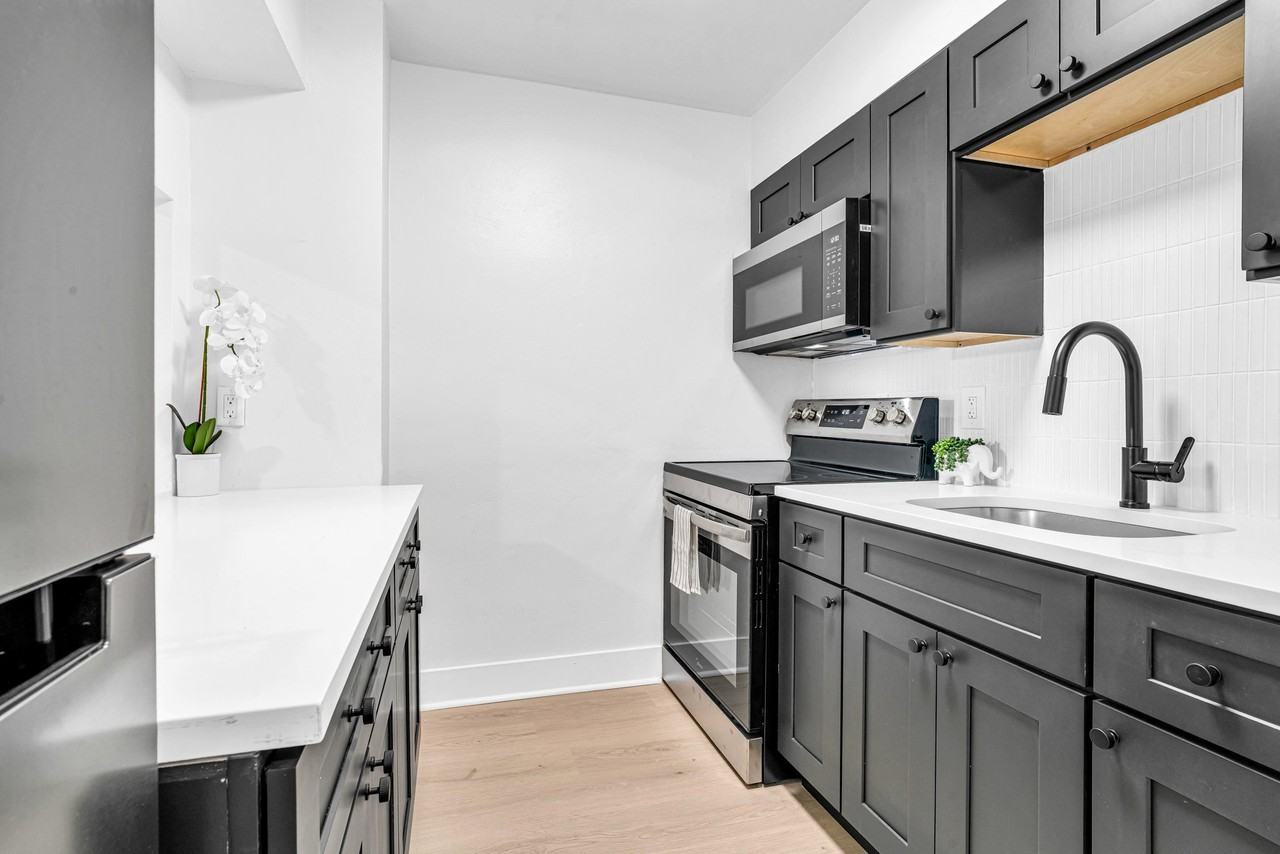 1917 Webster Ave #2 - Photo 5 of 14