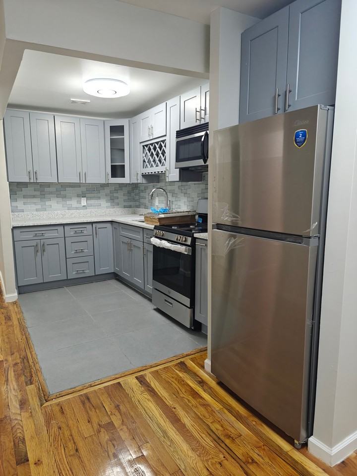 10630 156th St #2 - Photo 2 of 6