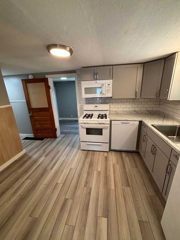 105 E Dunn St - Photo 4 of 19