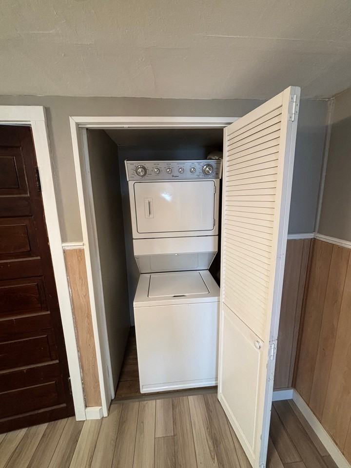 105 E Dunn St - Photo 5 of 19