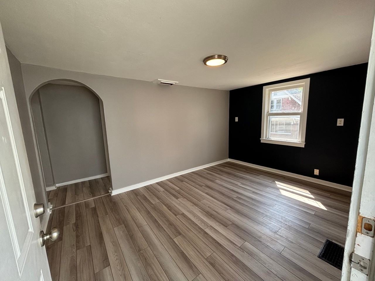 105 E Dunn St - Photo 6 of 19