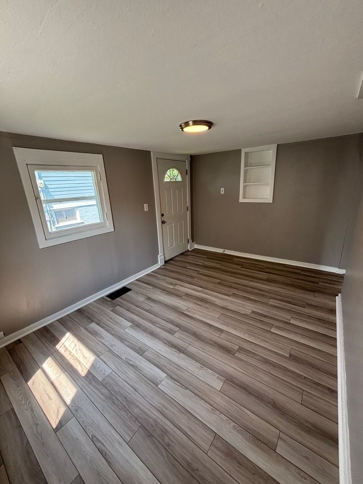 105 E Dunn St - Photo 7 of 19