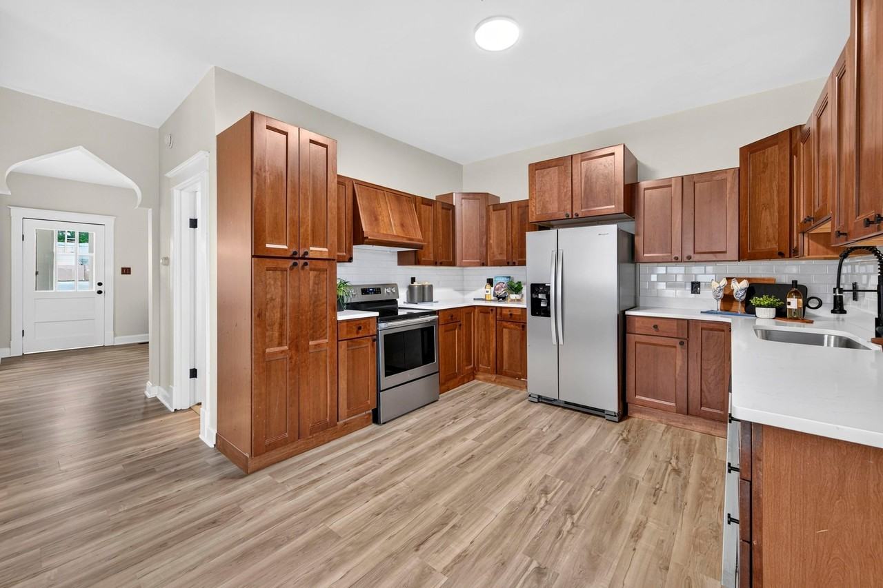 8706 Valcour Ave - Photo 3 of 20