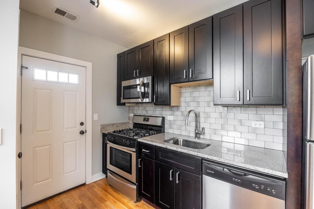 2205 W Eastwood Ave #3W - Photo 2 of 14