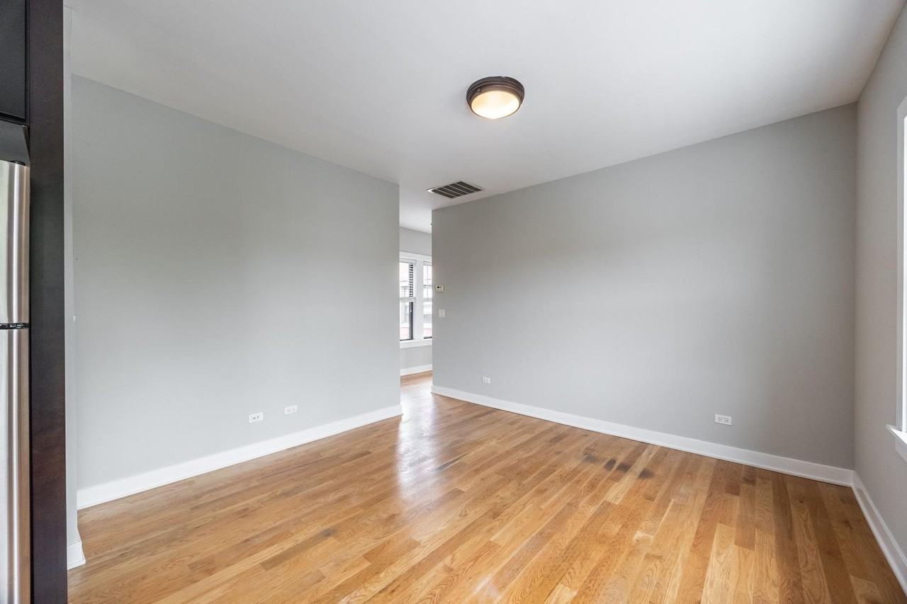 2205 W Eastwood Ave #3W - Photo 4 of 14