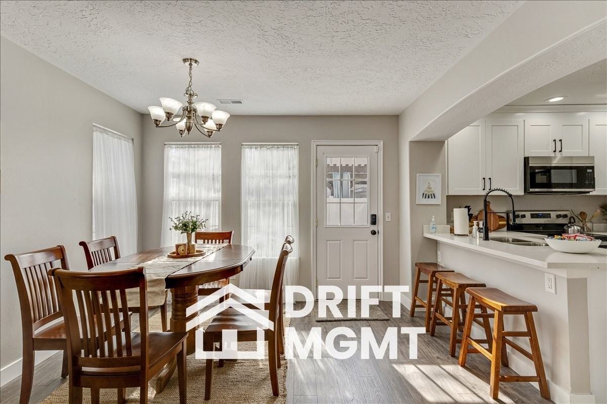 184 E Rideout Hall Ln - Photo 4 of 16