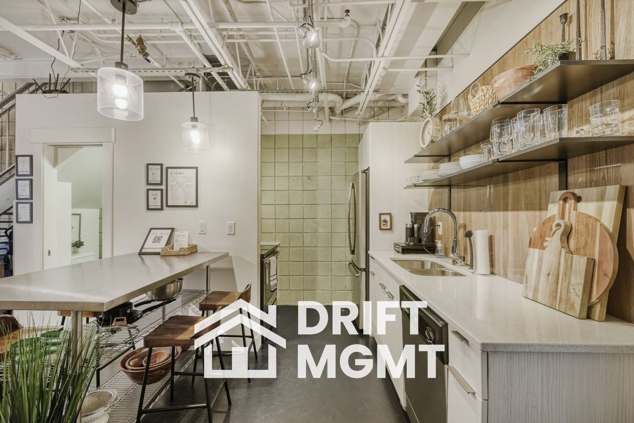 360 W Broadway #414 - Photo 3 of 20