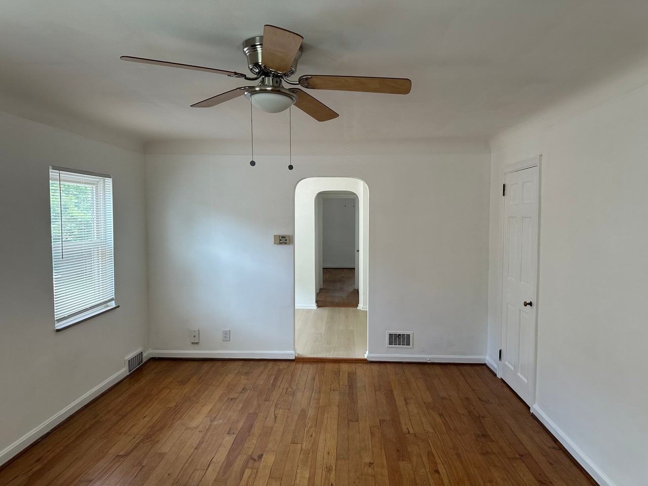 1660 Llanfair Ave #4 - Photo 4 of 13