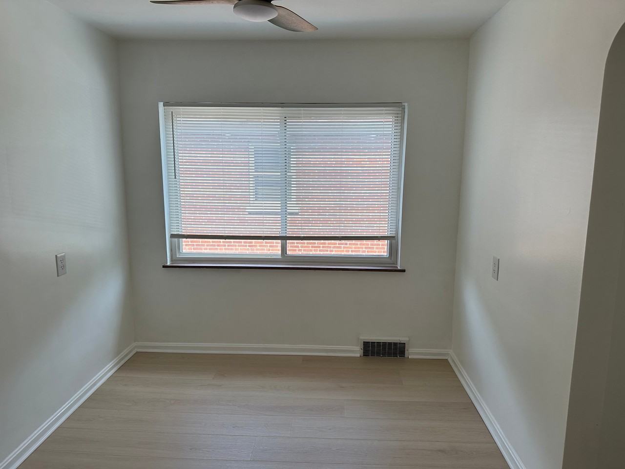 1660 Llanfair Ave #4 - Photo 6 of 13