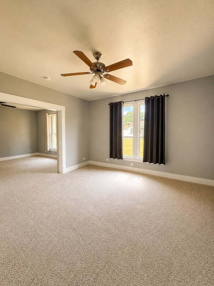 293 S Madison St - Photo 6 of 11