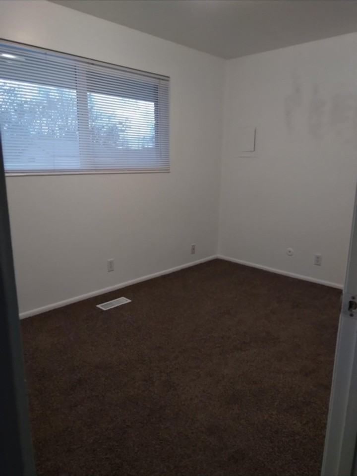 211 Wn - Photo 3 of 3