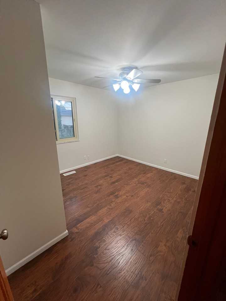 3205 Crossbow Ln - Photo 4 of 13