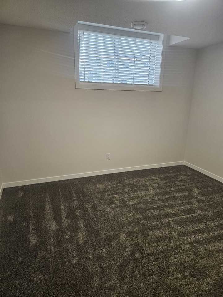 163 Mercado Cres Se - Photo 3 of 12