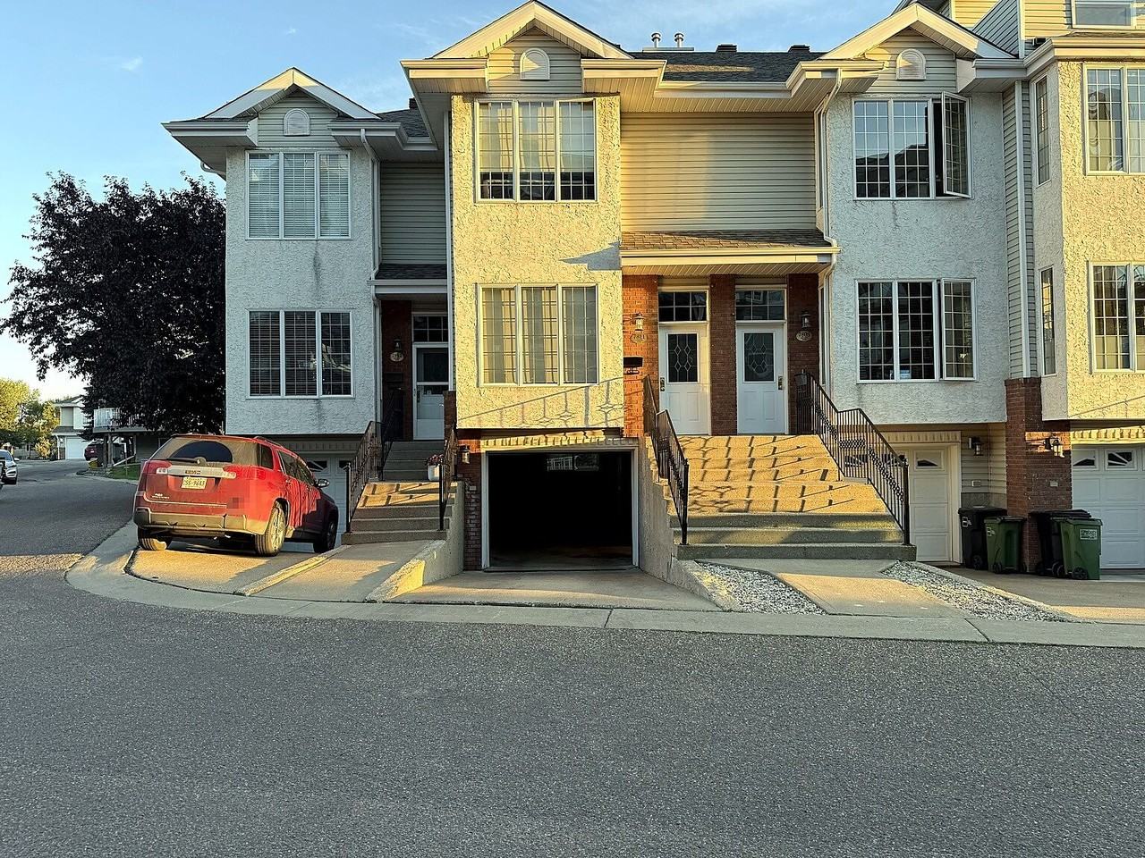 7811 96 St Nw - Photo 2 of 18