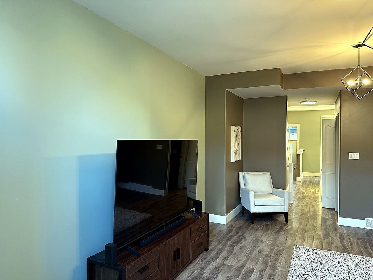 7811 96 St Nw - Photo 4 of 18