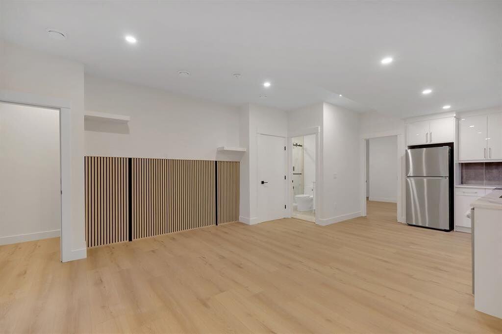 6428 33 Ave Nw - Photo 4 of 15