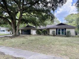 featured image of 735 Westbrook Dr #1