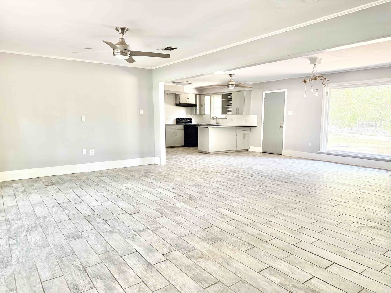 735 Westbrook Dr #1 - Photo 3 of 14