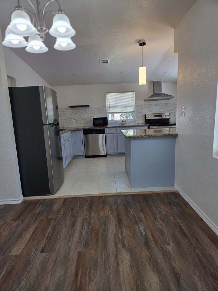 761 Macarthur Ave #1 - Photo 2 of 3