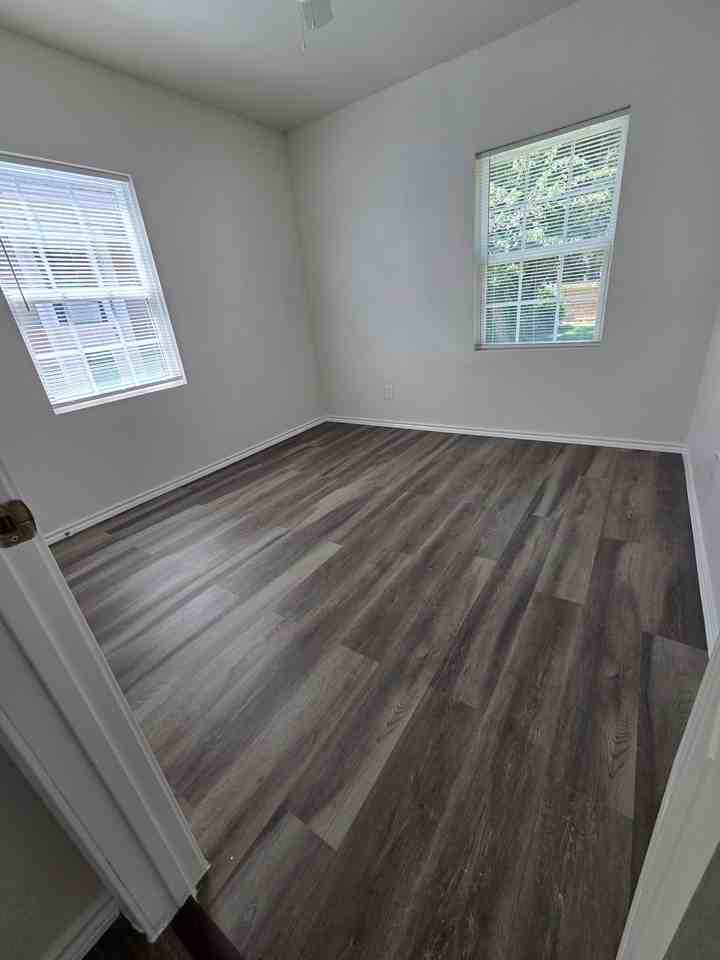 761 Macarthur Ave #1 - Photo 3 of 3