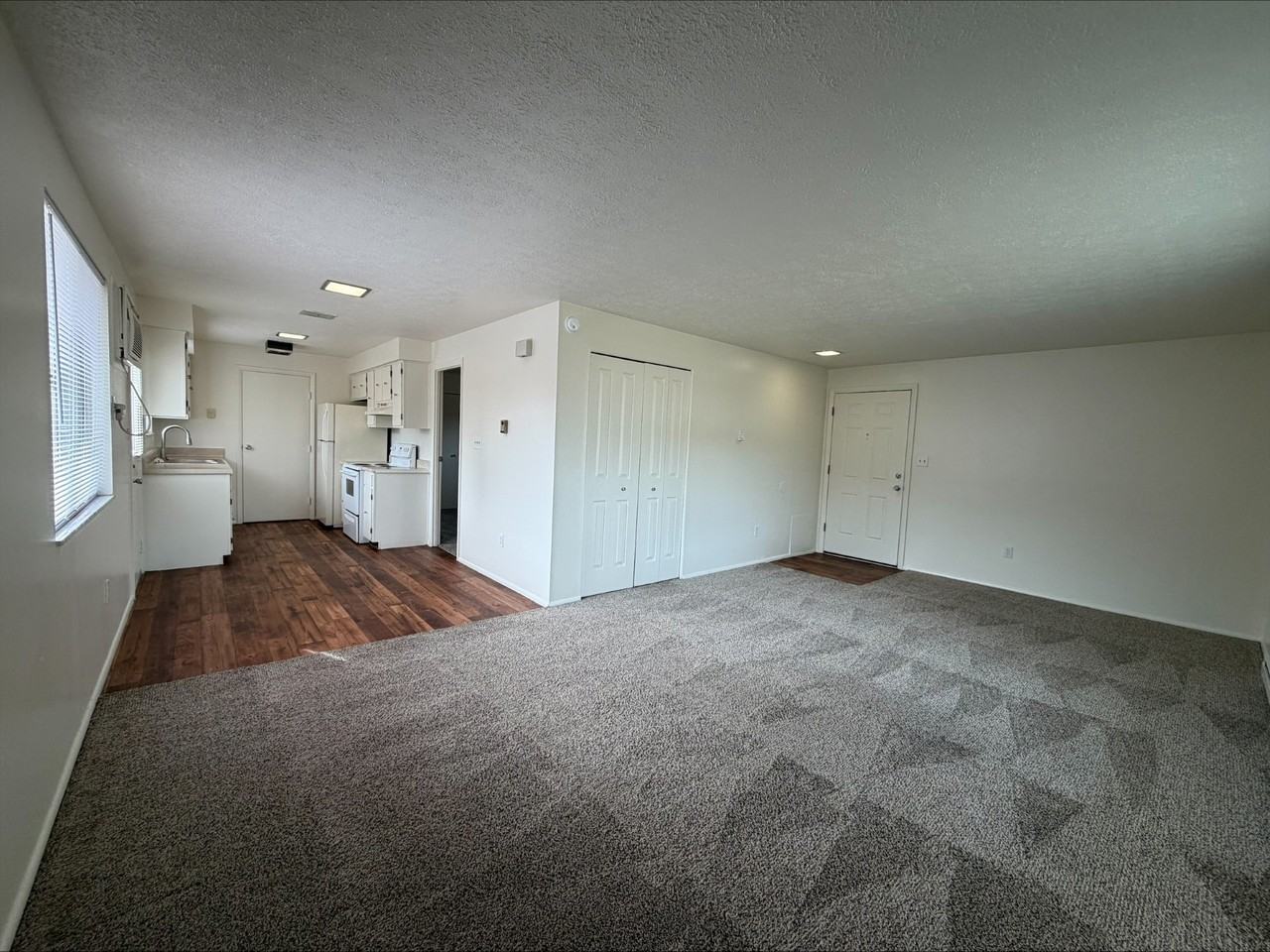Broadmoor Apartments - Photo 4 of 40
