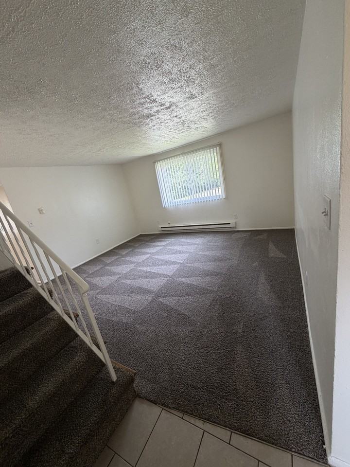 Broadmoor Apartments - Photo 5 of 40