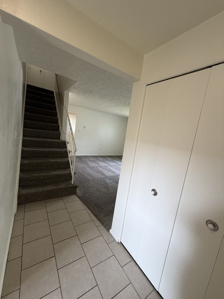 Broadmoor Apartments - Photo 7 of 40