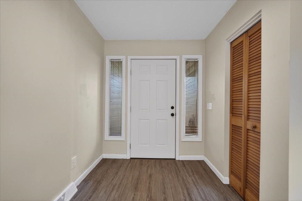 43 Arabian Dr #1 - Photo 4 of 21