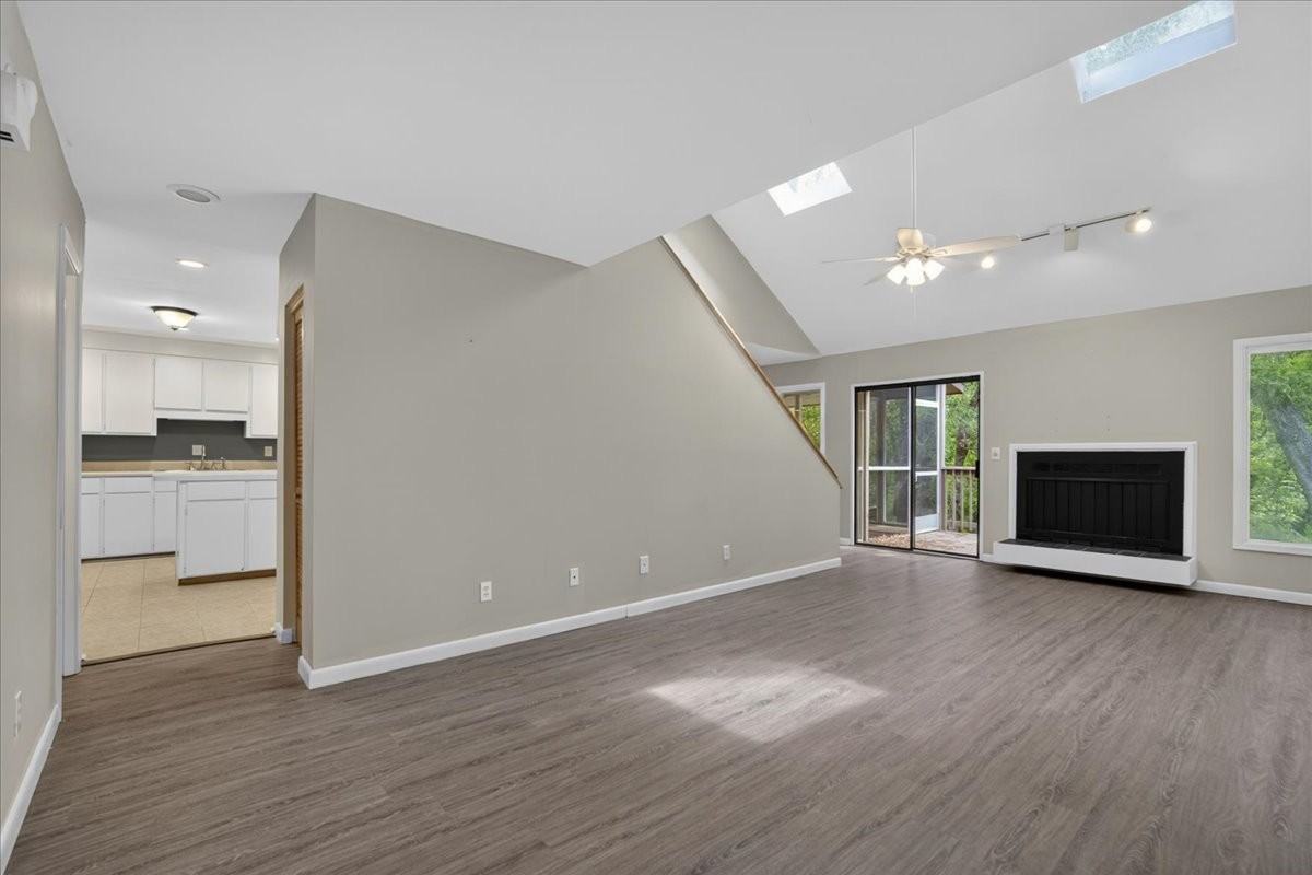 43 Arabian Dr #1 - Photo 5 of 21