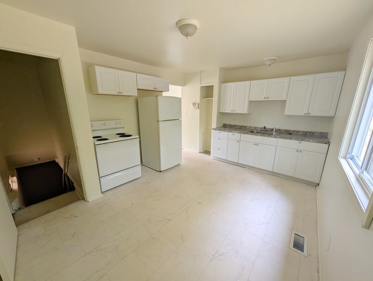 6142 Penwood Rd #6142 - Photo 7 of 11