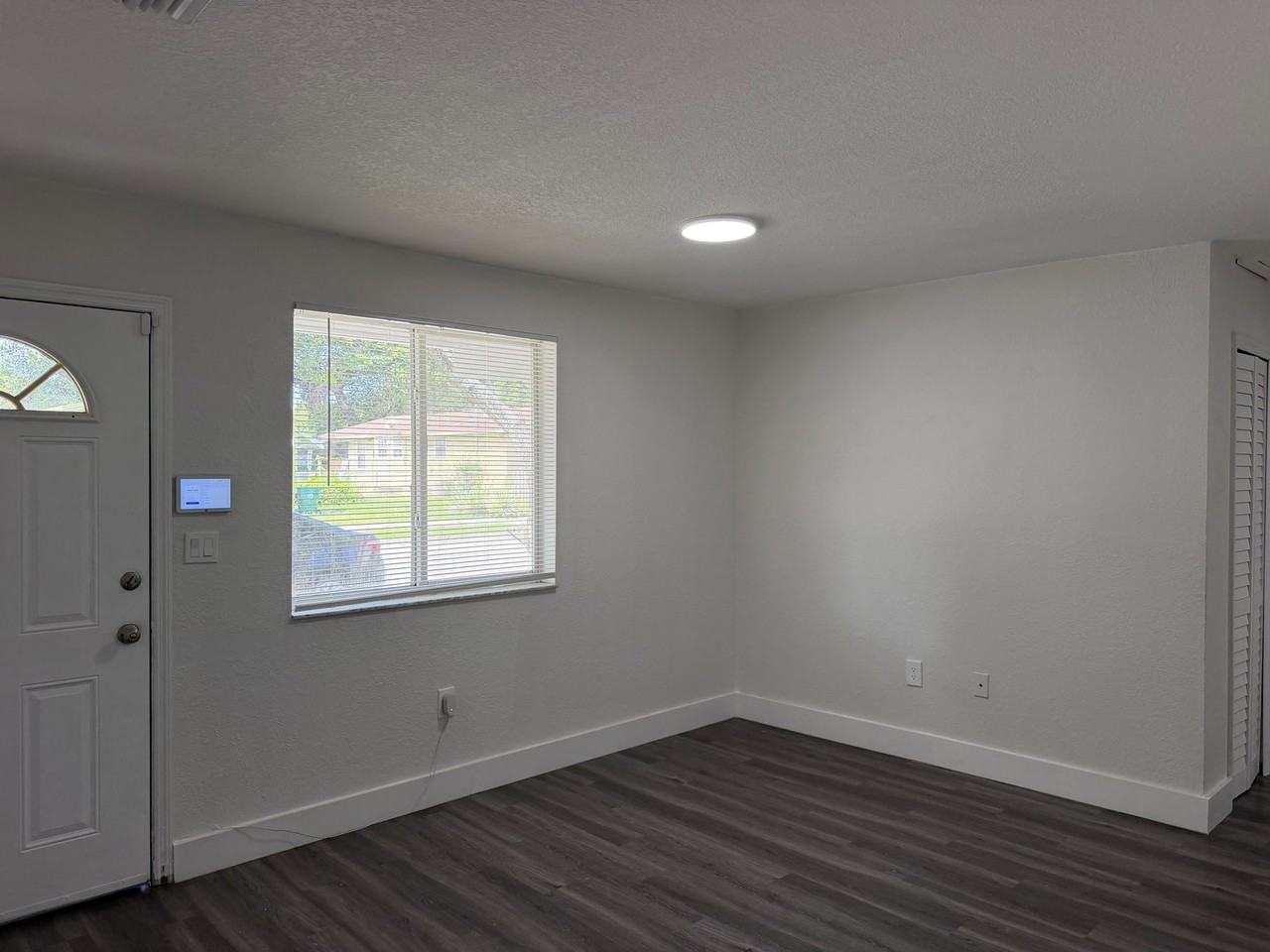 580 Nw 58th St - Photo 2 of 8