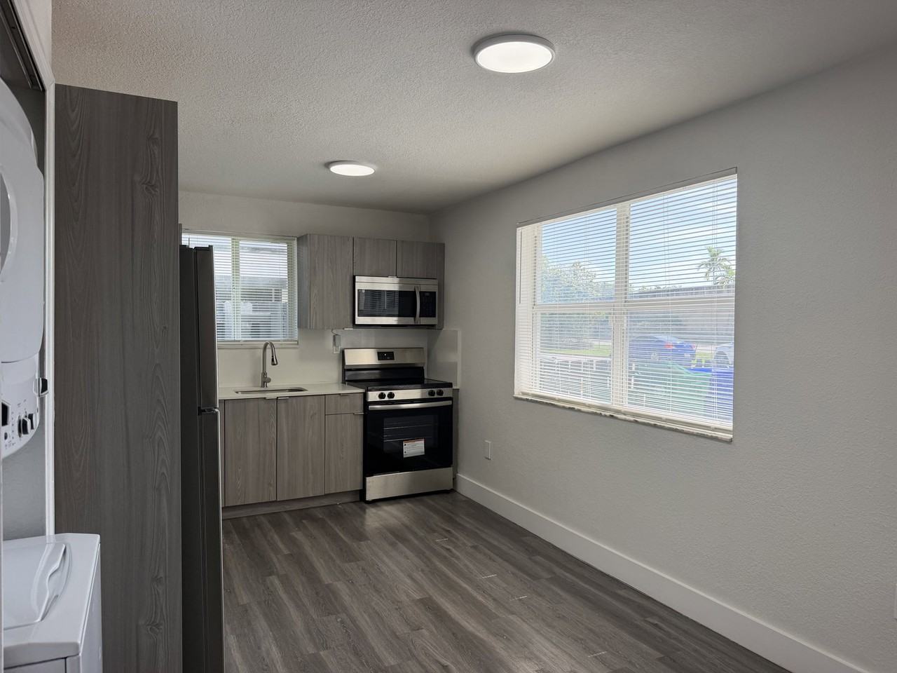580 Nw 58th St - Photo 4 of 8