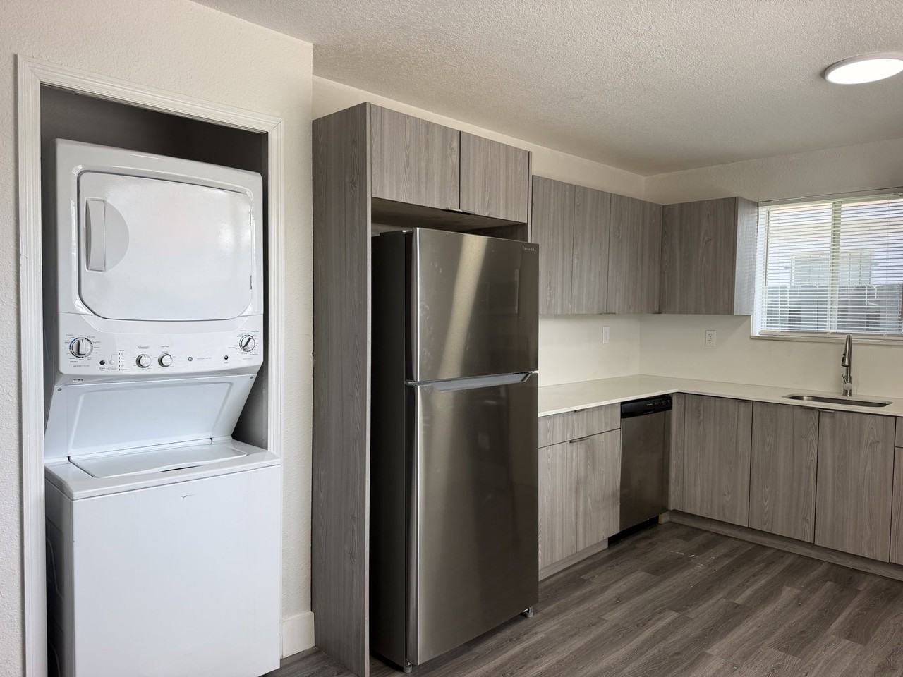 580 Nw 58th St - Photo 5 of 8