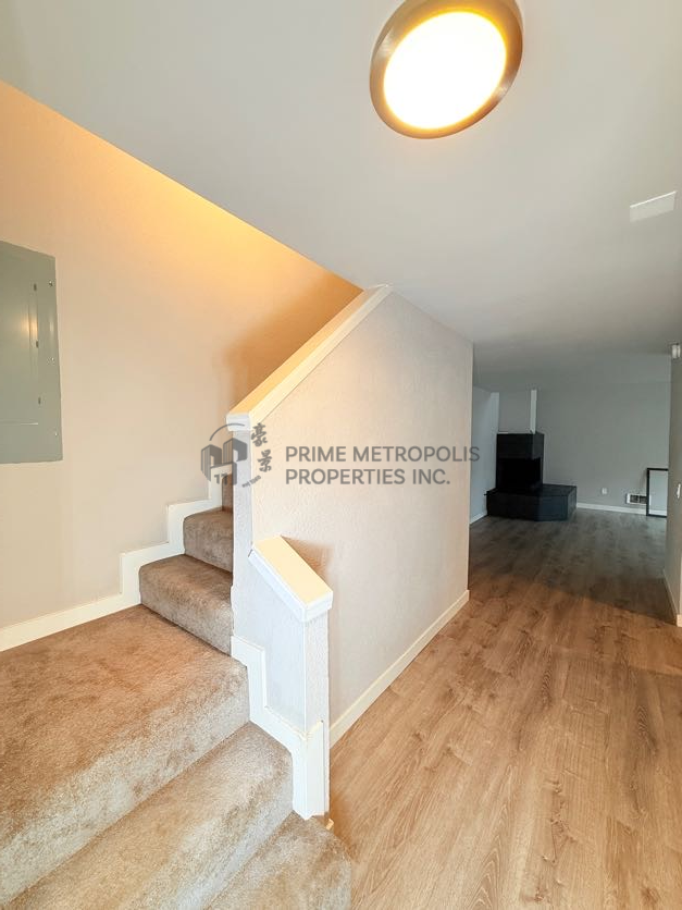 721 141st Ln SE Bellevue WA 98007 - Photo 3 of 10