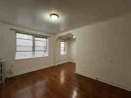 featured image of 4060 N Kenmore Ave