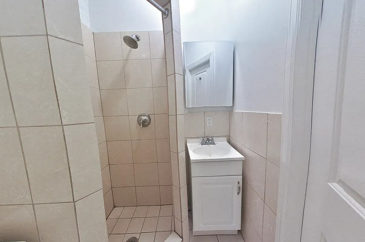 207 W 11th St #1C - Photo 7 of 8